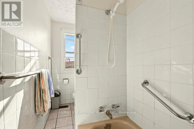 196 1/2 Kenilworth Avenue N, Hamilton, ON