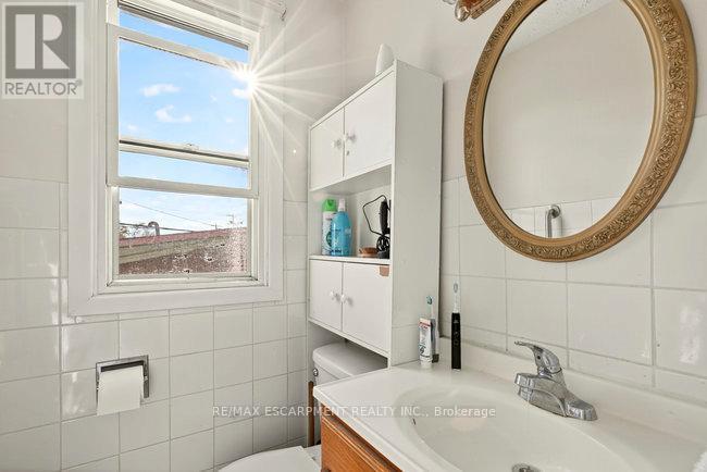 196 1/2 Kenilworth Avenue N, Hamilton, ON