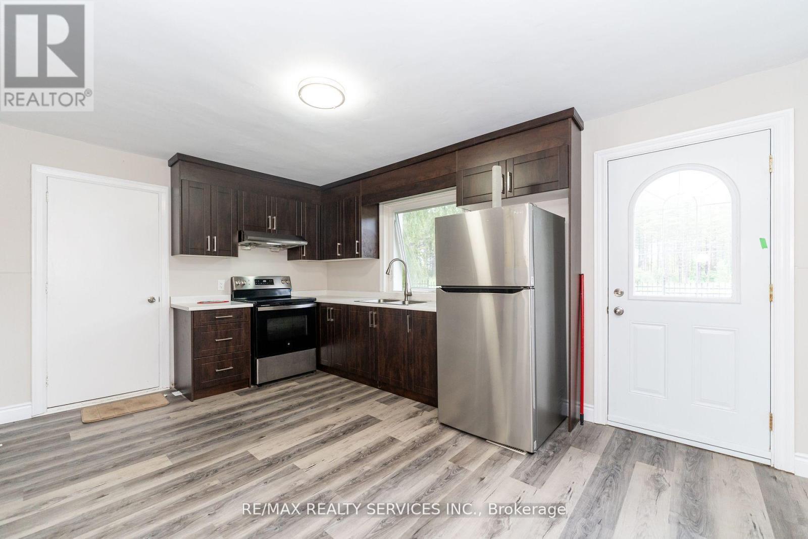 2178 Highway 6, Hamilton, ON - Indoor Photo Showing Kitchen
