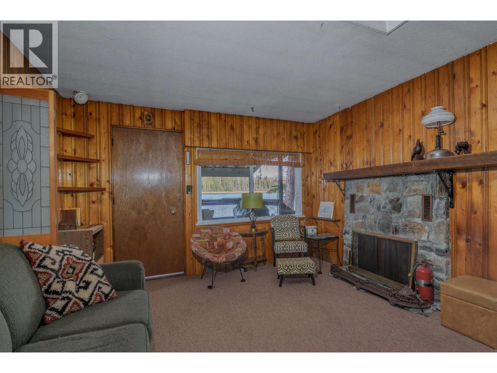 7547 Edall Bay Road, Sheridan Lake, BC - Indoor Photo Showing Living Room With Fireplace