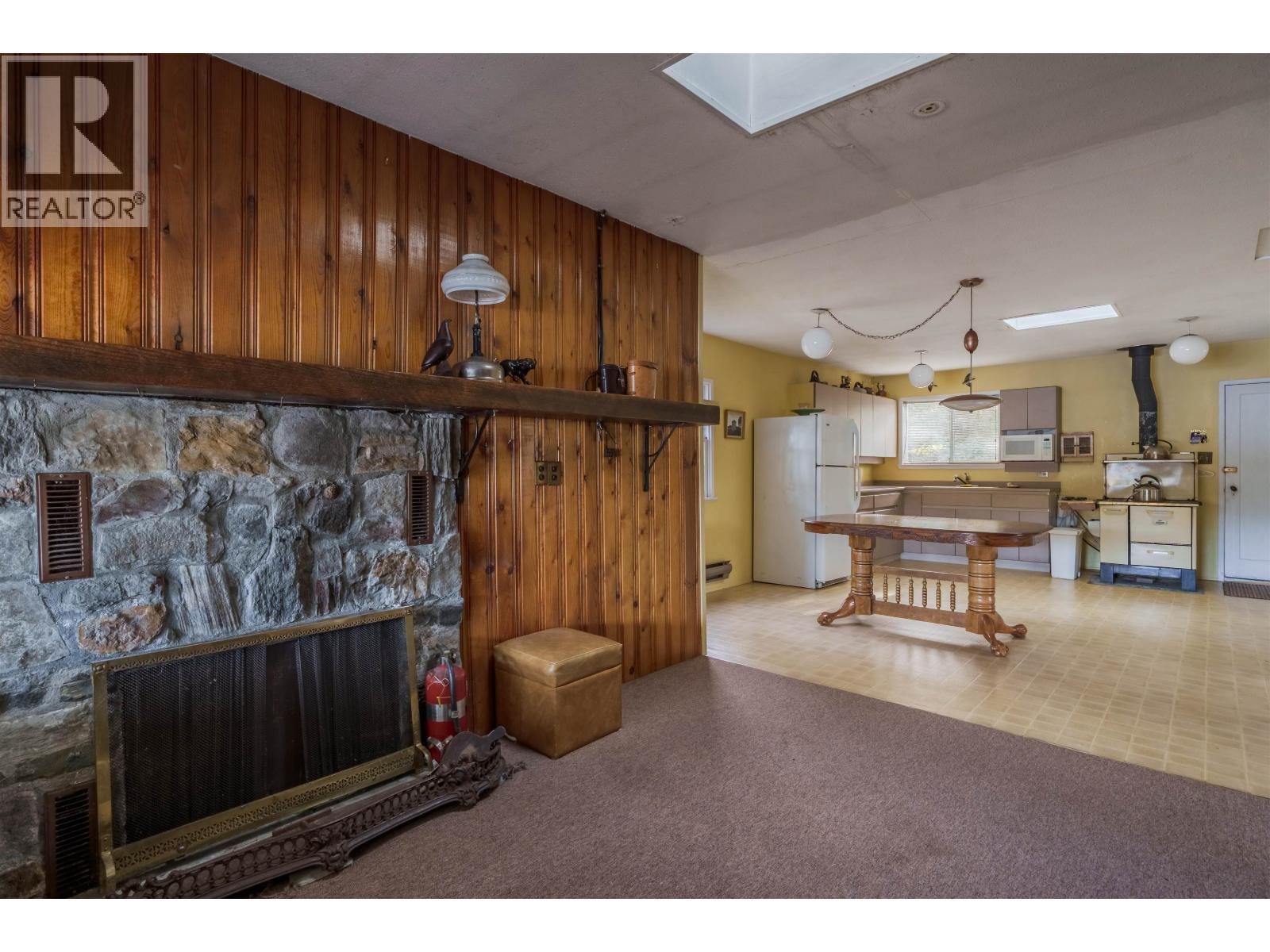 7547 Edall Bay Road, Sheridan Lake, BC - Indoor