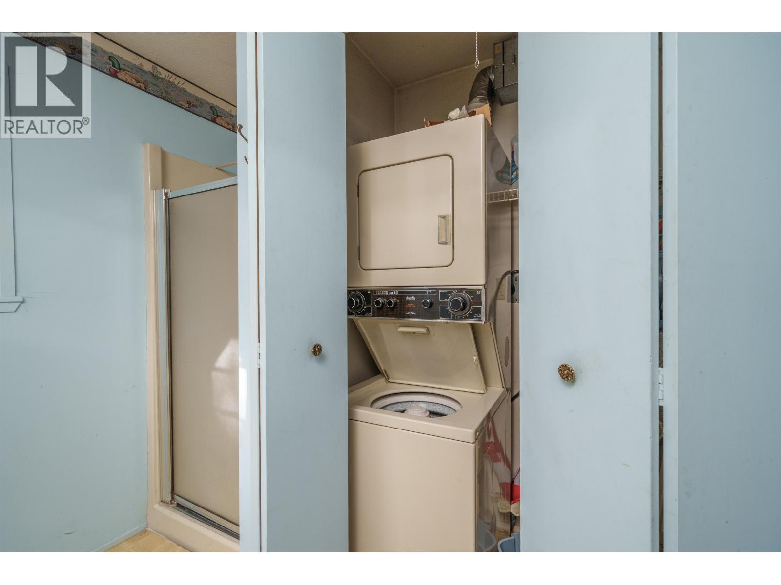 7547 Edall Bay Road, Sheridan Lake, BC - Indoor Photo Showing Laundry Room