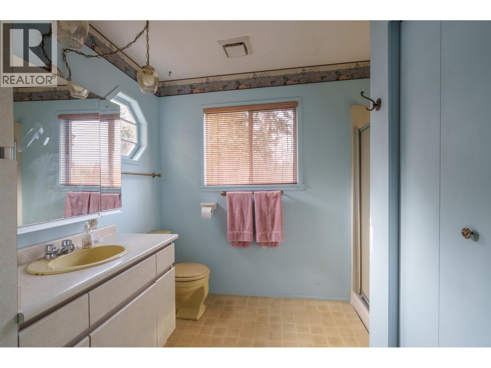 7547 Edall Bay Road, Sheridan Lake, BC - Indoor Photo Showing Bathroom