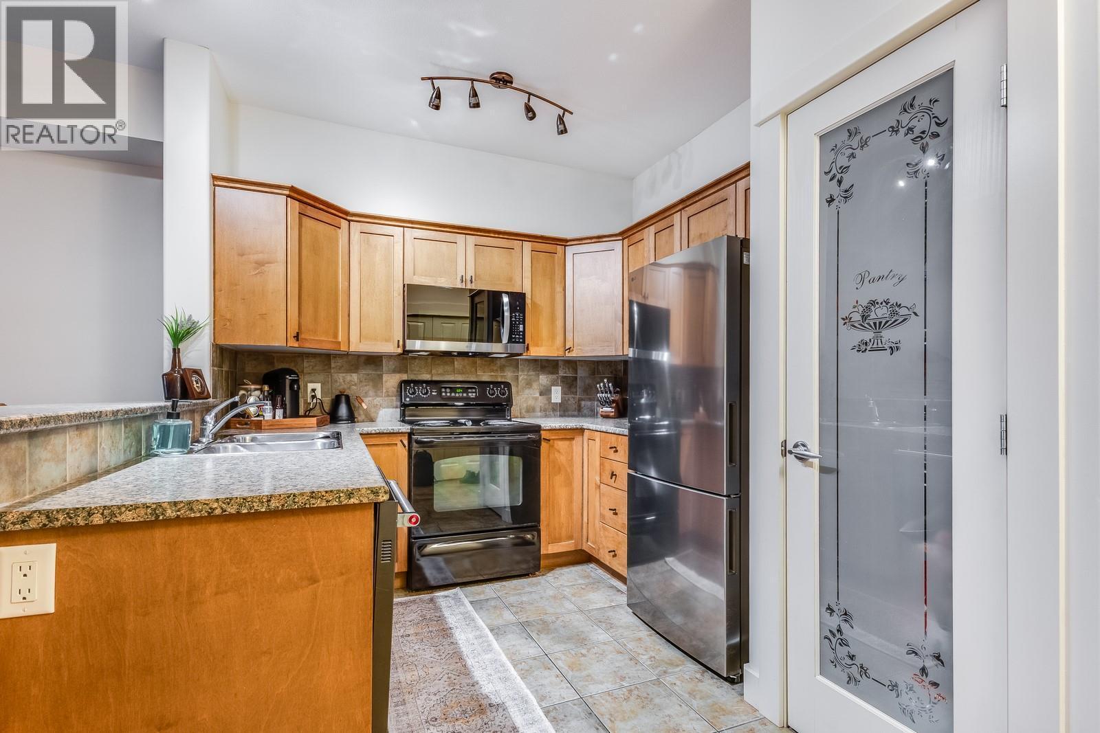 2551 Shoreline Drive Unit# 113, Lake Country, BC - Indoor Photo Showing Kitchen