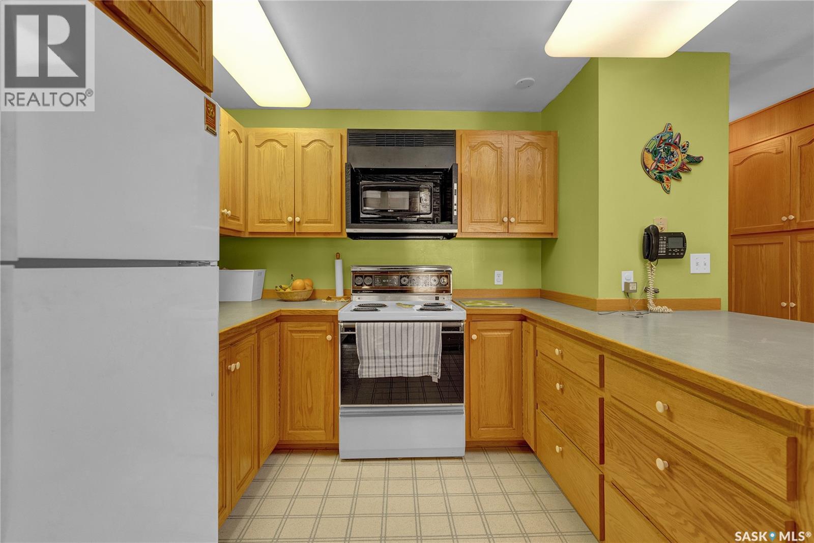 3047 Whitmore Avenue, Regina, SK - Indoor Photo Showing Kitchen