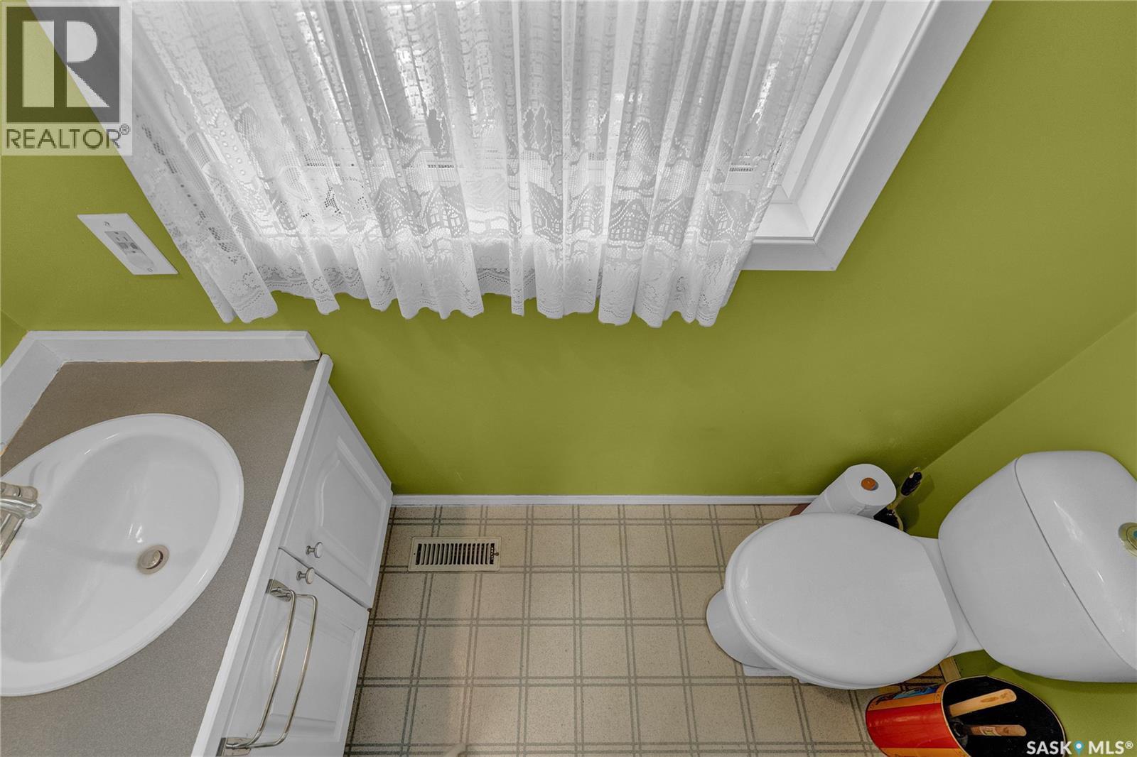 3047 Whitmore Avenue, Regina, SK - Indoor Photo Showing Bathroom