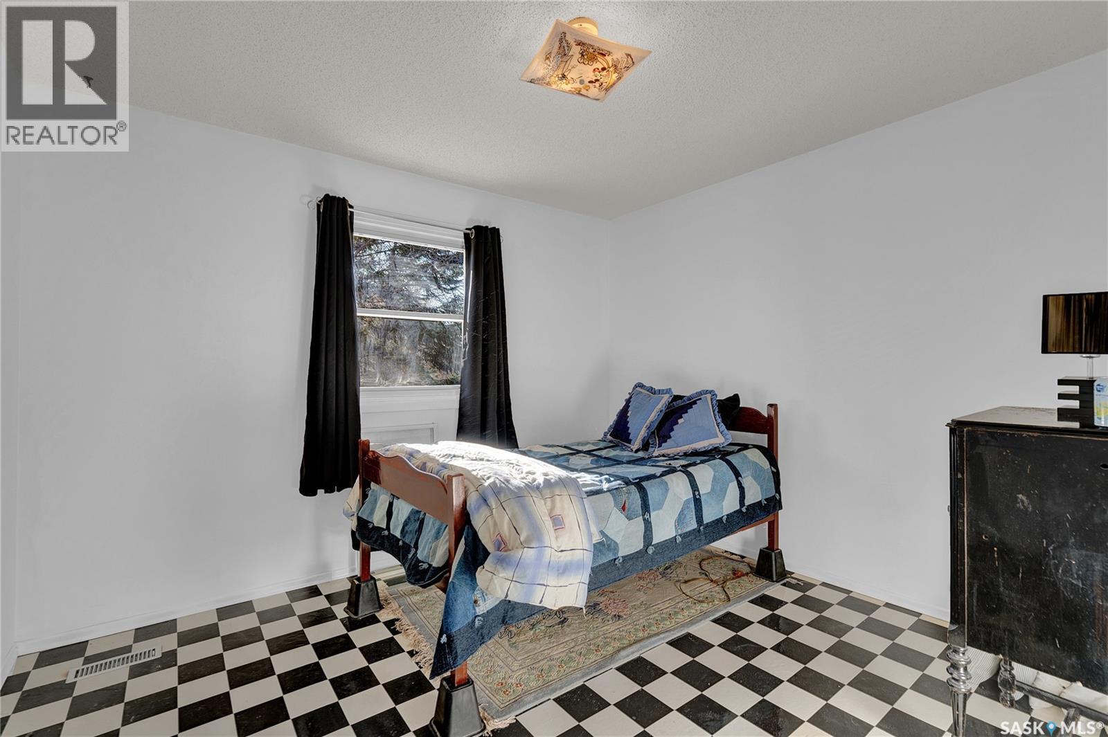 3047 Whitmore Avenue, Regina, SK - Indoor Photo Showing Bedroom