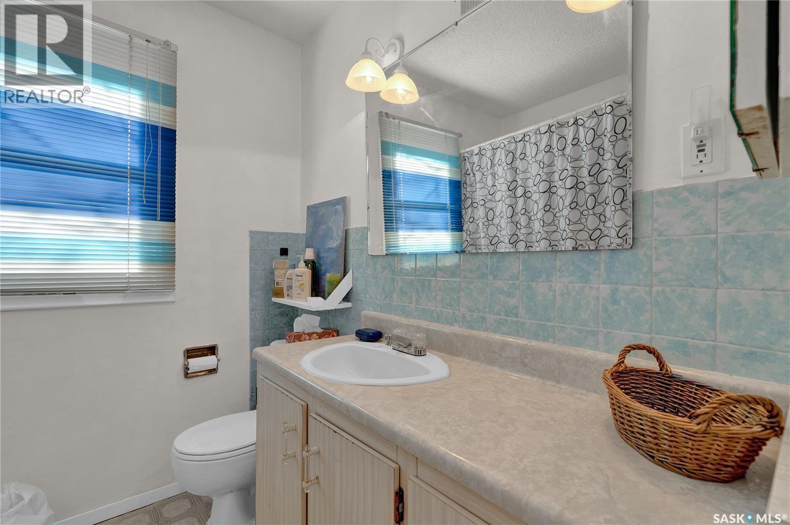 3047 Whitmore Avenue, Regina, SK - Indoor Photo Showing Bathroom