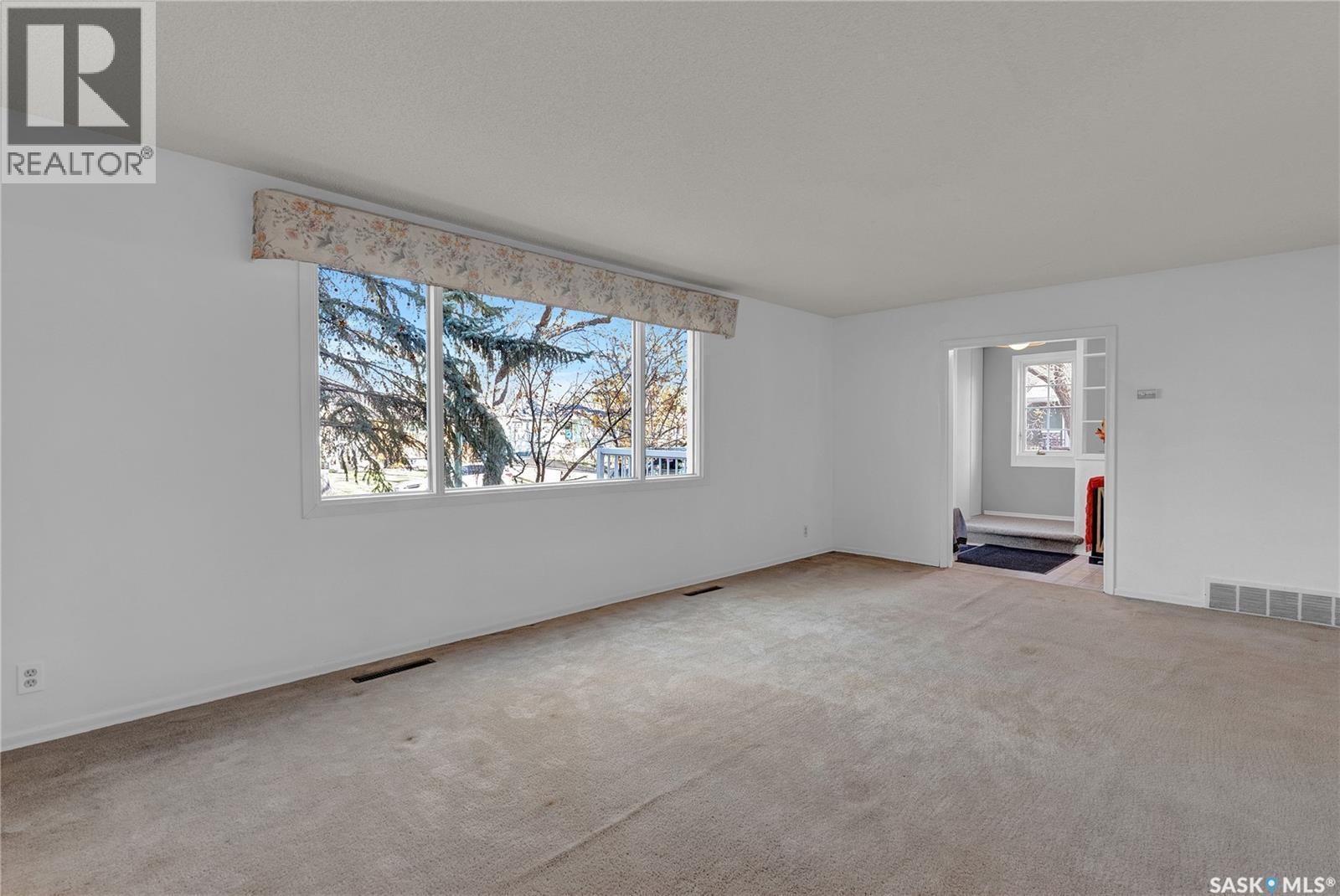 3047 Whitmore Avenue, Regina, SK - Indoor