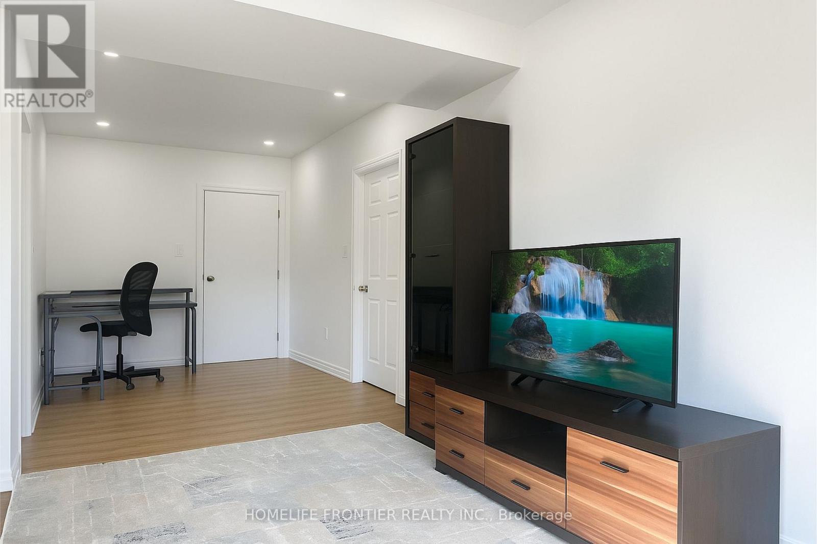 #2 - 43 Kenneth Ross Bend, East Gwillimbury, ON