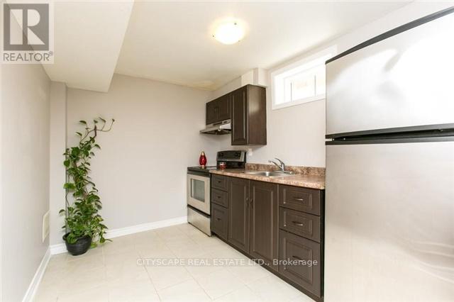 5073 Churchill Meadows, Mississauga, ON - Indoor Photo Showing Kitchen