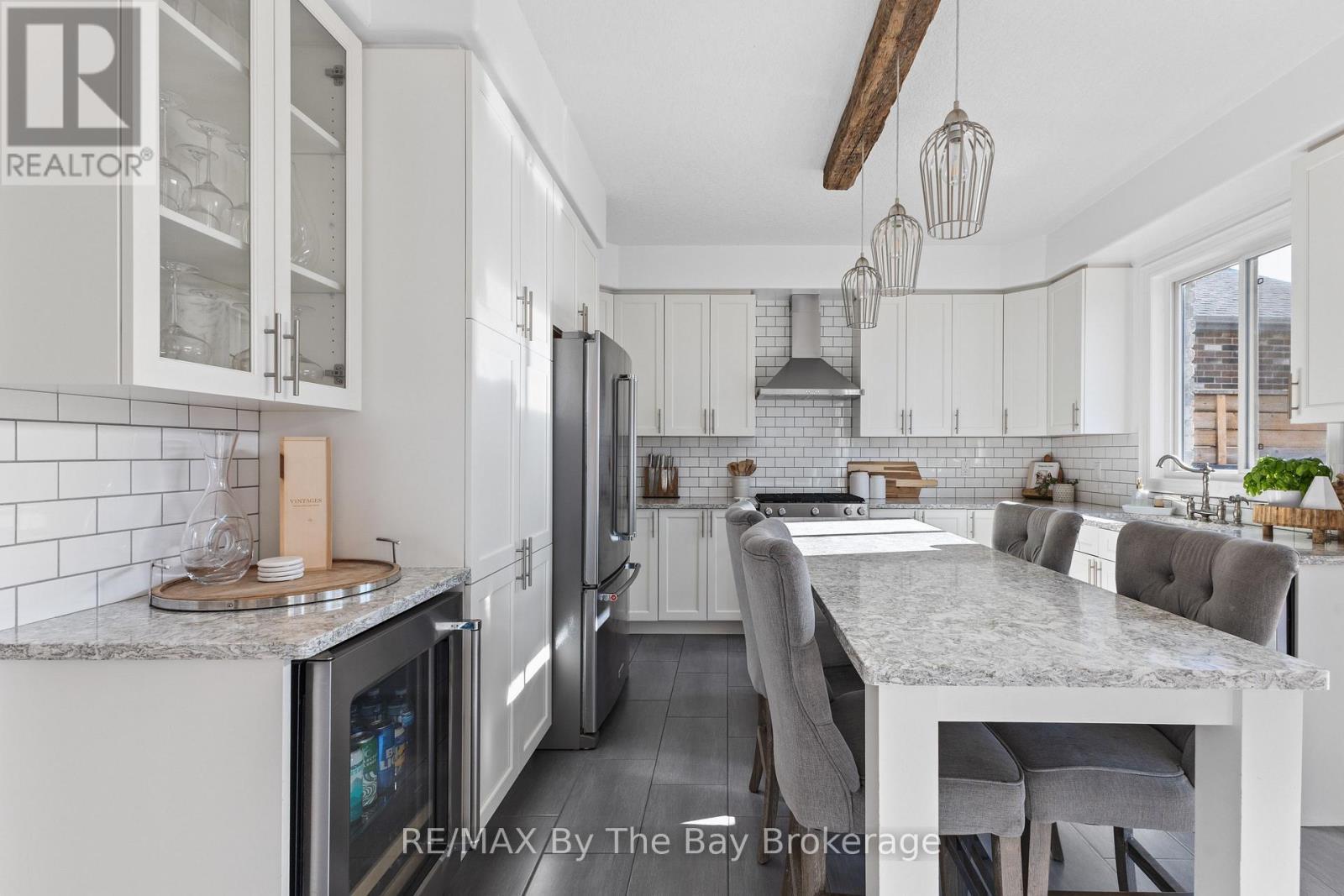 77 Lockerbie Crescent, Collingwood, ON - Indoor Photo Showing Kitchen With Upgraded Kitchen