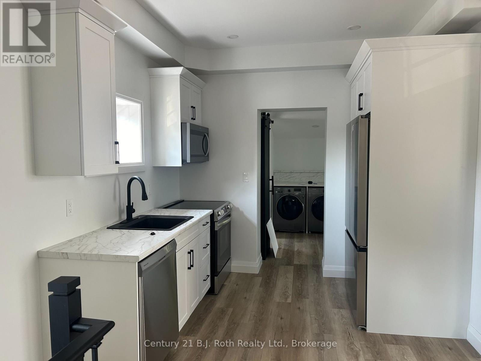 Kitchen - 339 First Street, Midland, ON