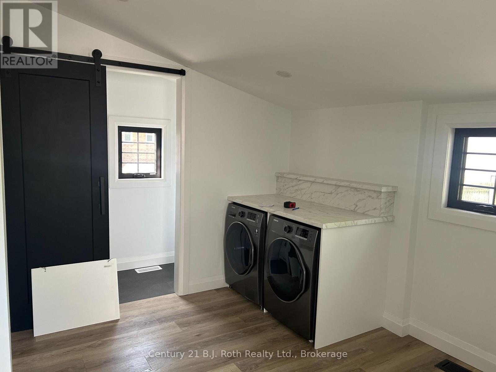 mudroom/laundary with 2pc bath - 339 First Street, Midland, ON