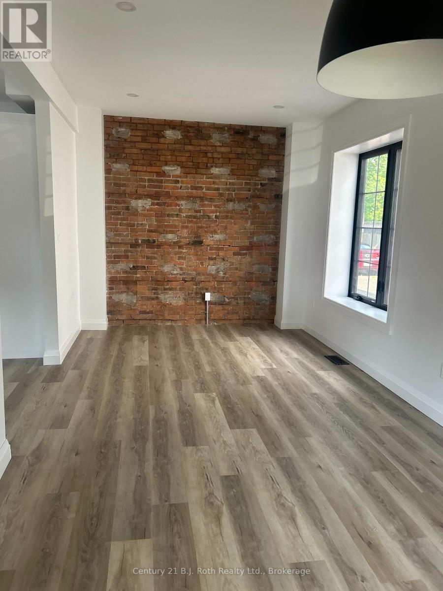 large room on main - 339 First Street, Midland, ON