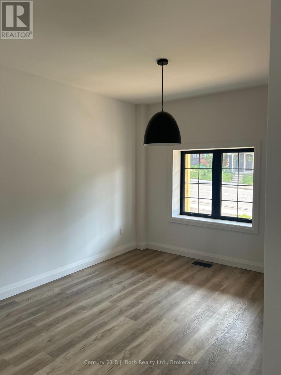 large room on main - 339 First Street, Midland, ON