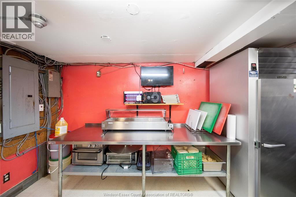 325 Ouellette Avenue, Windsor, ON