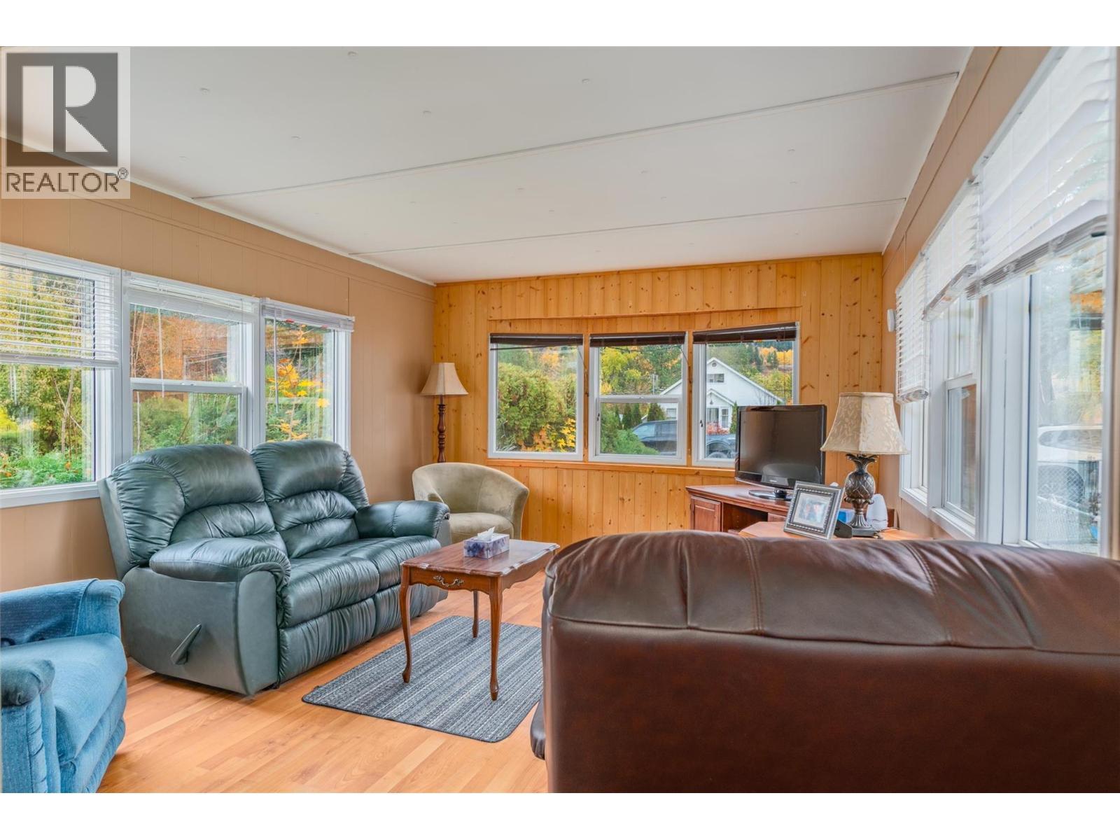 320 3Rd Avenue, Castlegar, BC