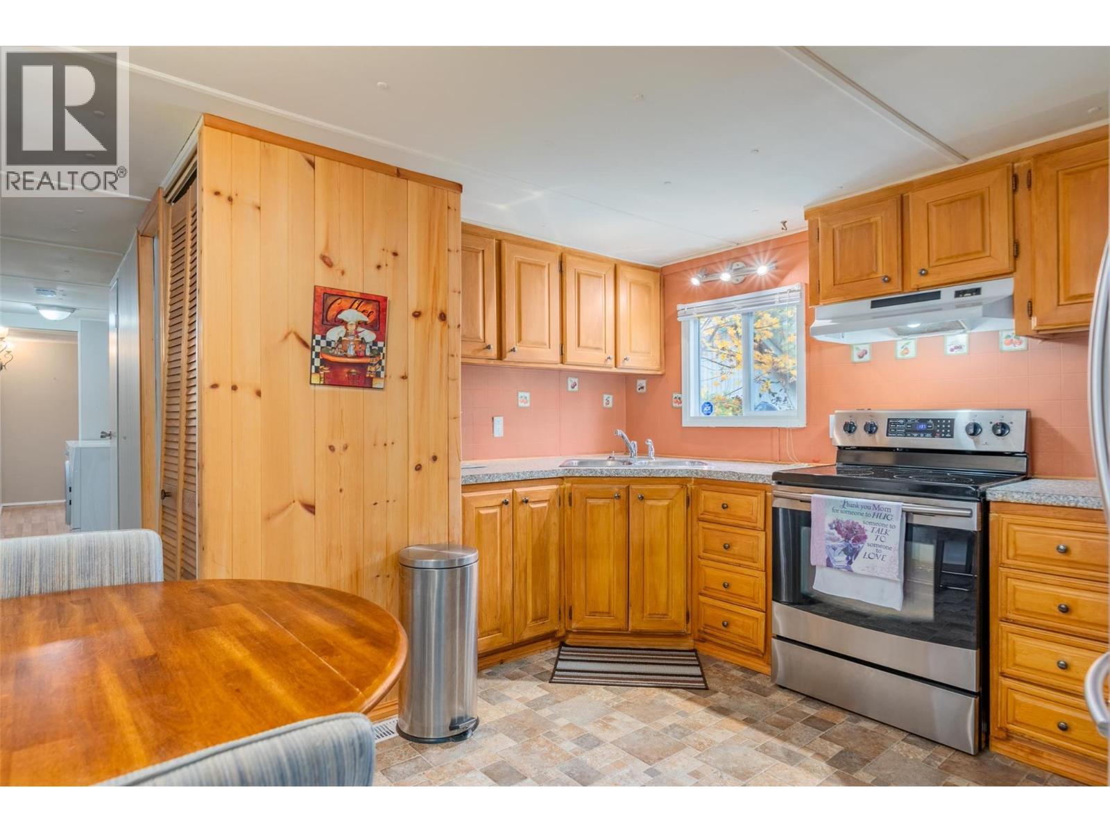 320 3Rd Avenue, Castlegar, BC