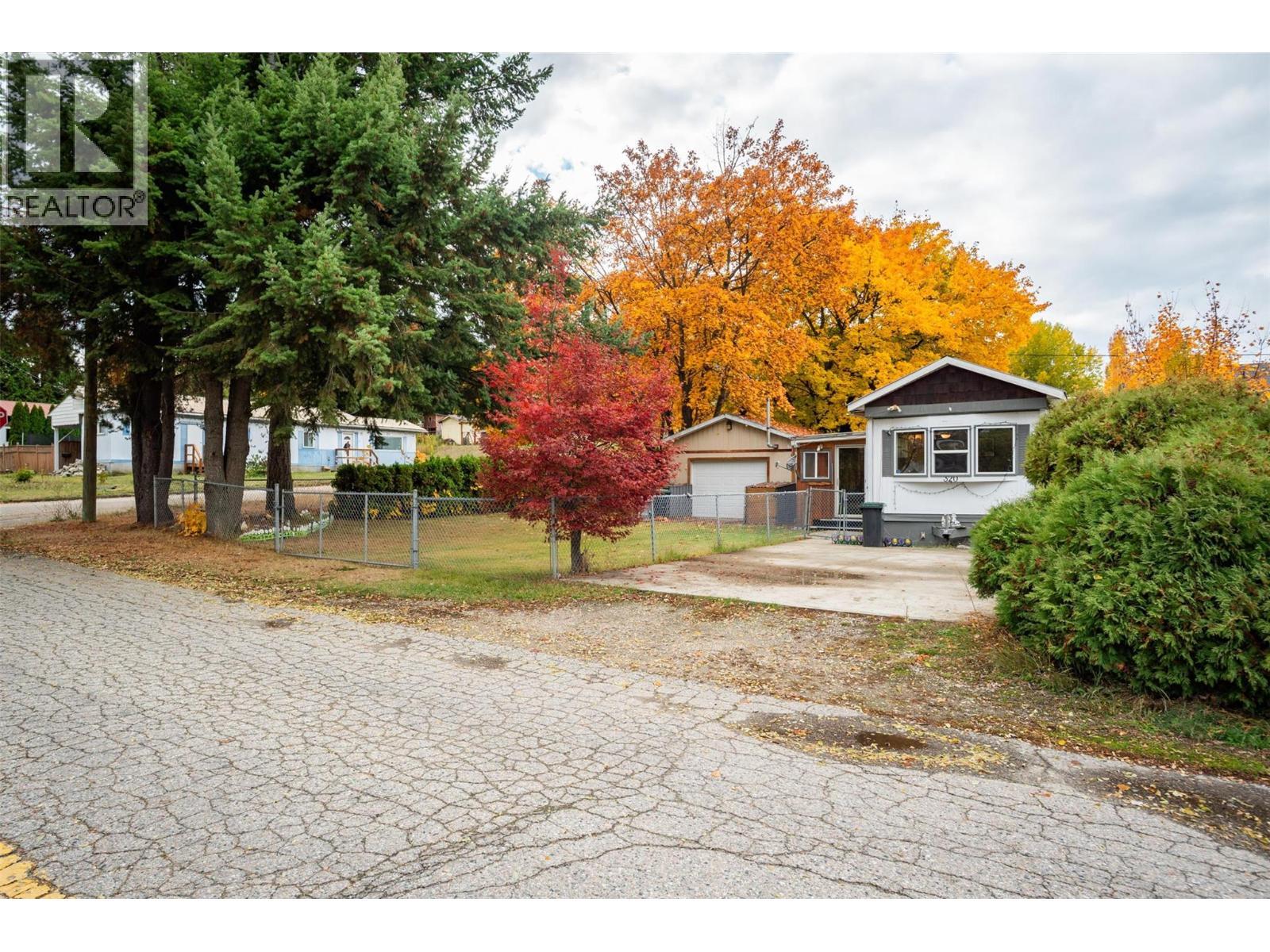 320 3Rd Avenue, Castlegar, BC