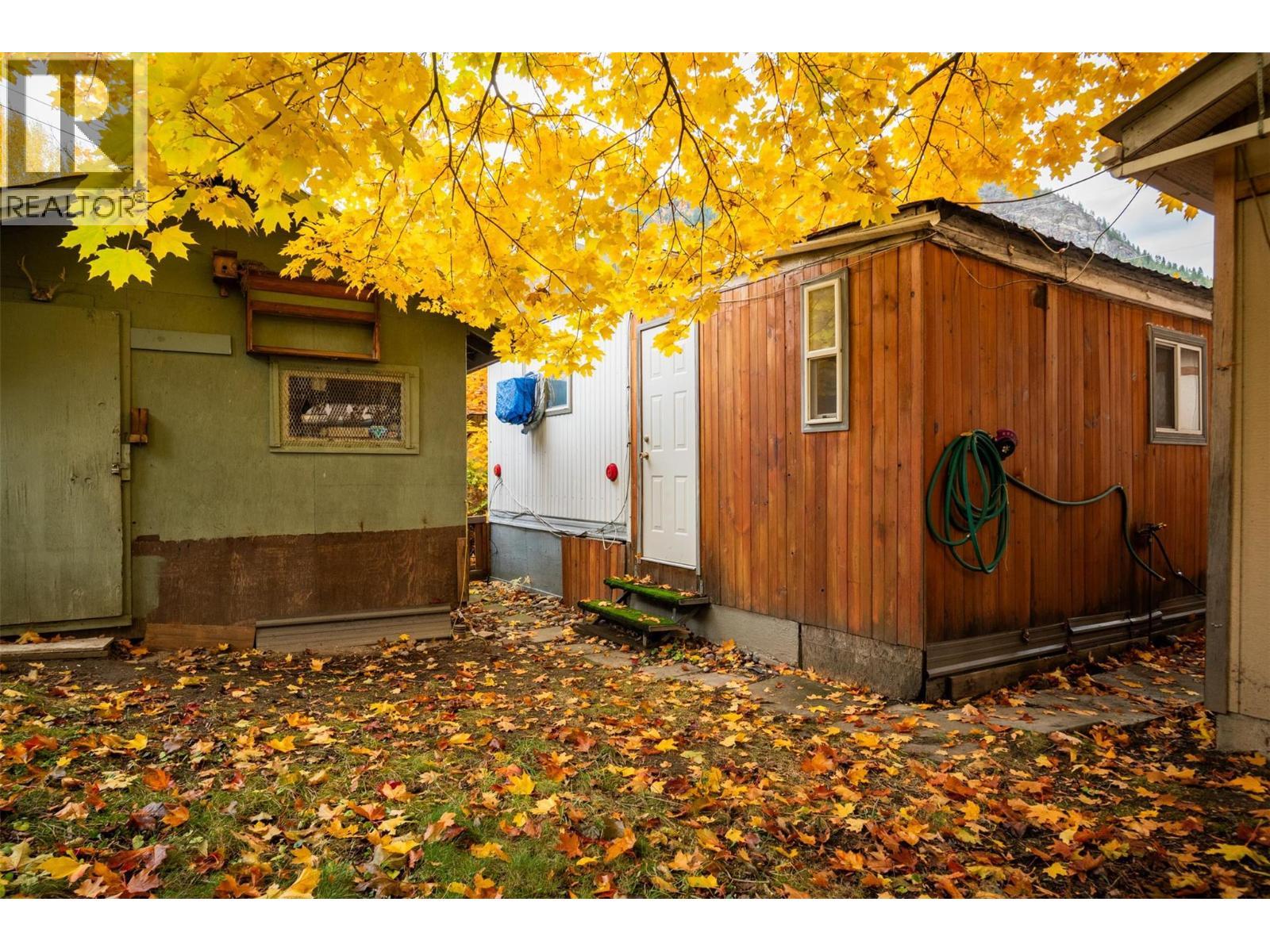 320 3Rd Avenue, Castlegar, BC