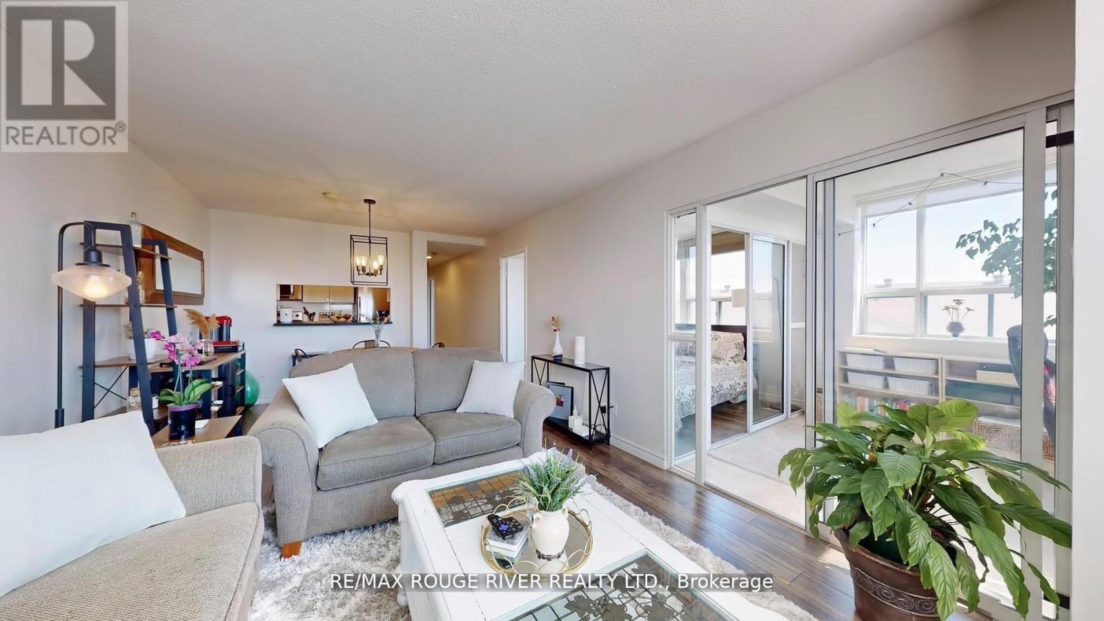 507 - 1655 Pickering Parkway, Pickering, ON - Indoor Photo Showing Living Room