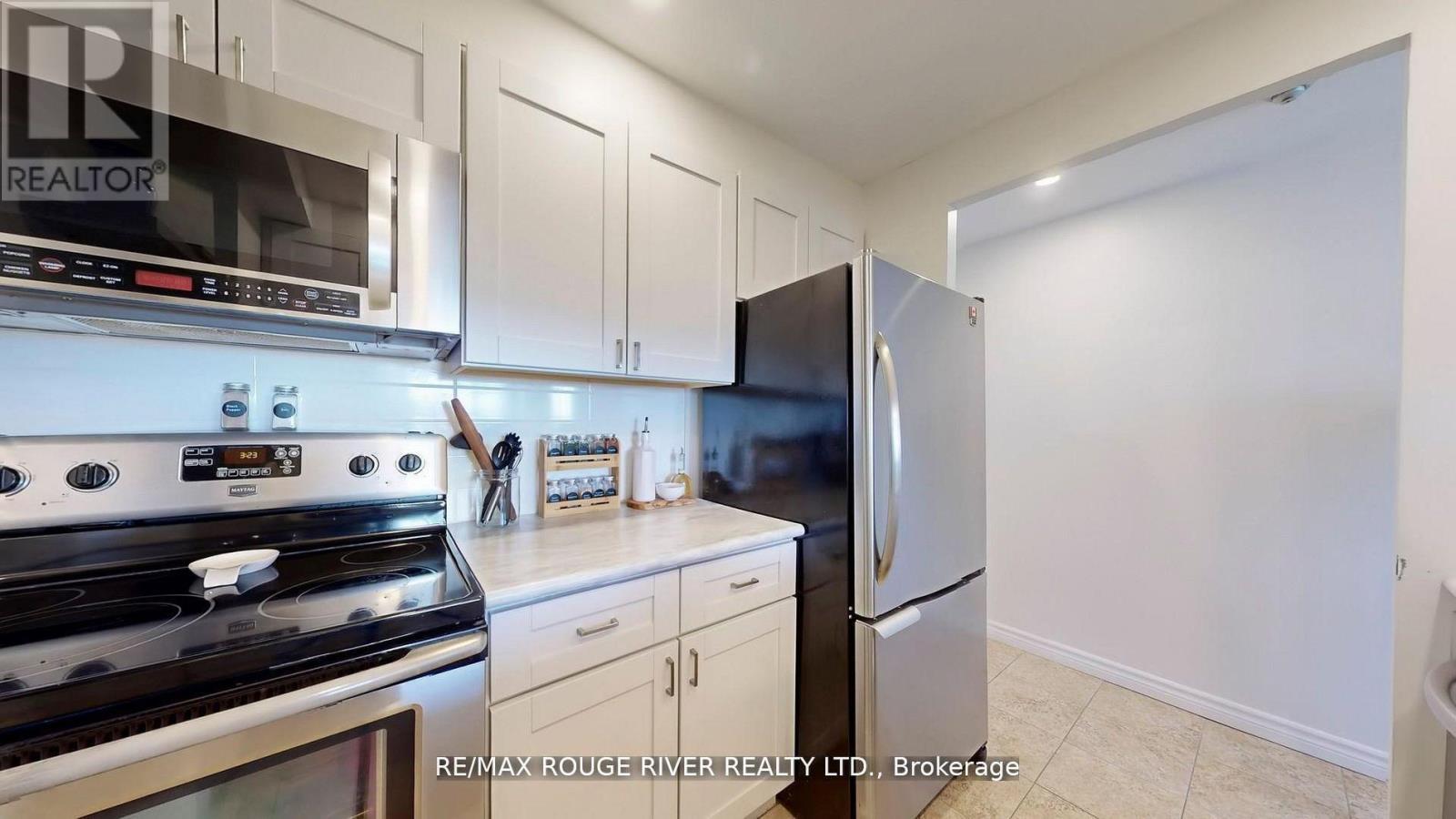 507 - 1655 Pickering Parkway, Pickering, ON - Indoor Photo Showing Kitchen