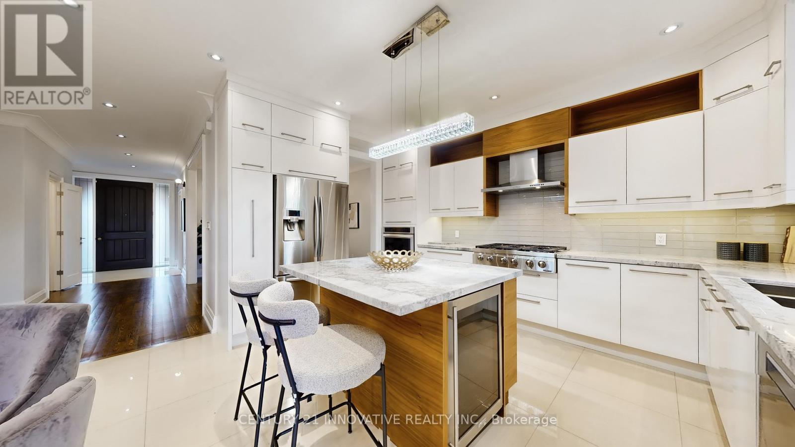 1 Dustan Crescent, Toronto, ON - Indoor Photo Showing Kitchen With Upgraded Kitchen