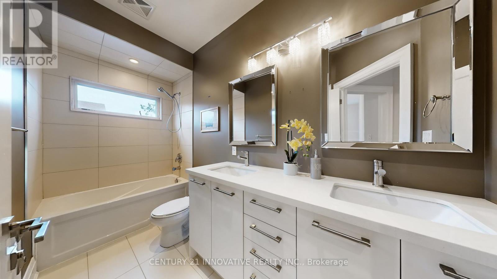 1 Dustan Crescent, Toronto, ON - Indoor Photo Showing Bathroom