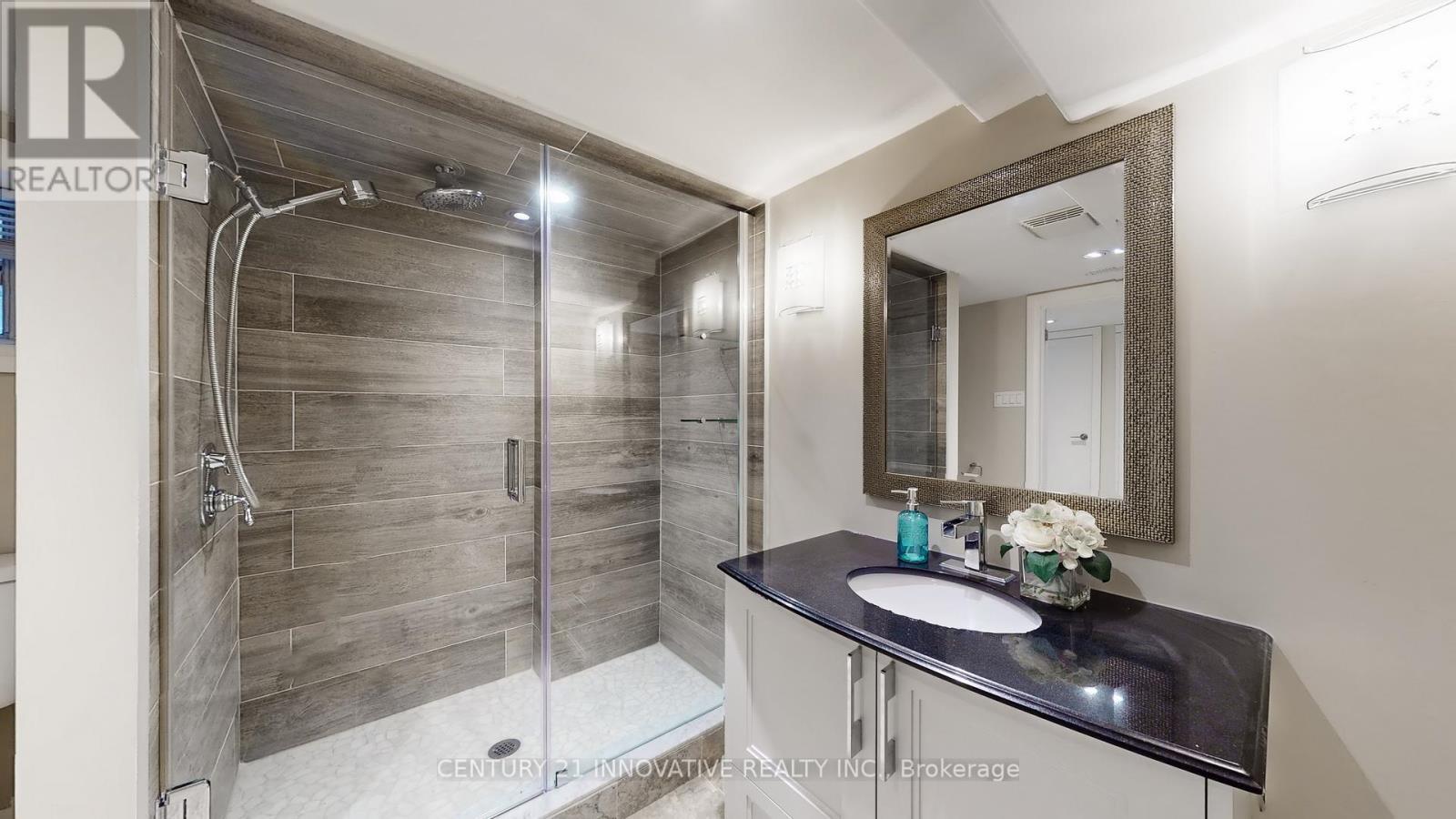 1 Dustan Crescent, Toronto, ON - Indoor Photo Showing Bathroom
