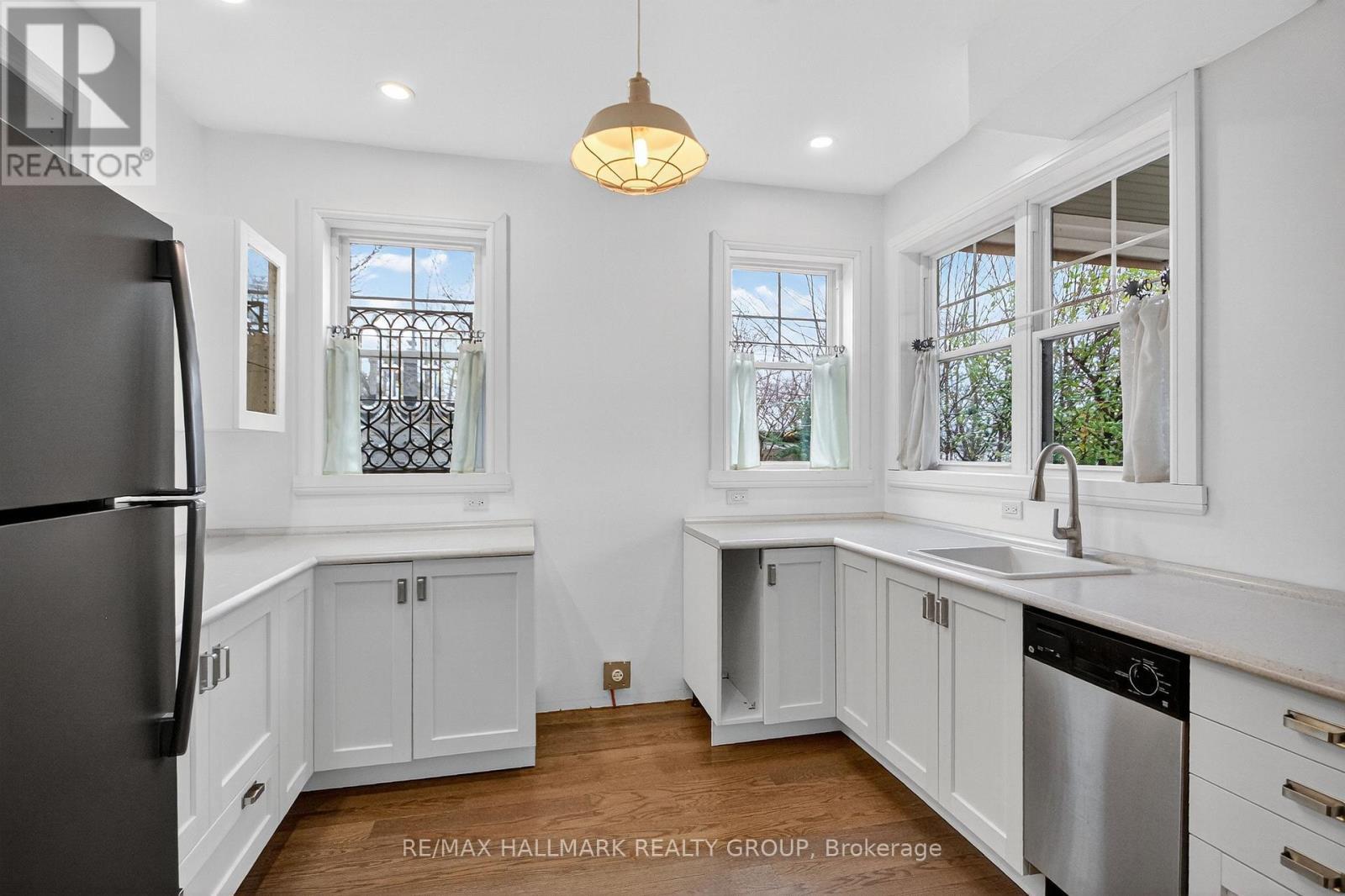 500 Bayview Drive, Ottawa, ON - Indoor Photo Showing Kitchen