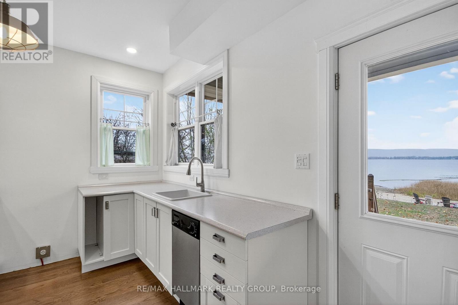 500 Bayview Drive, Ottawa, ON - Indoor Photo Showing Kitchen