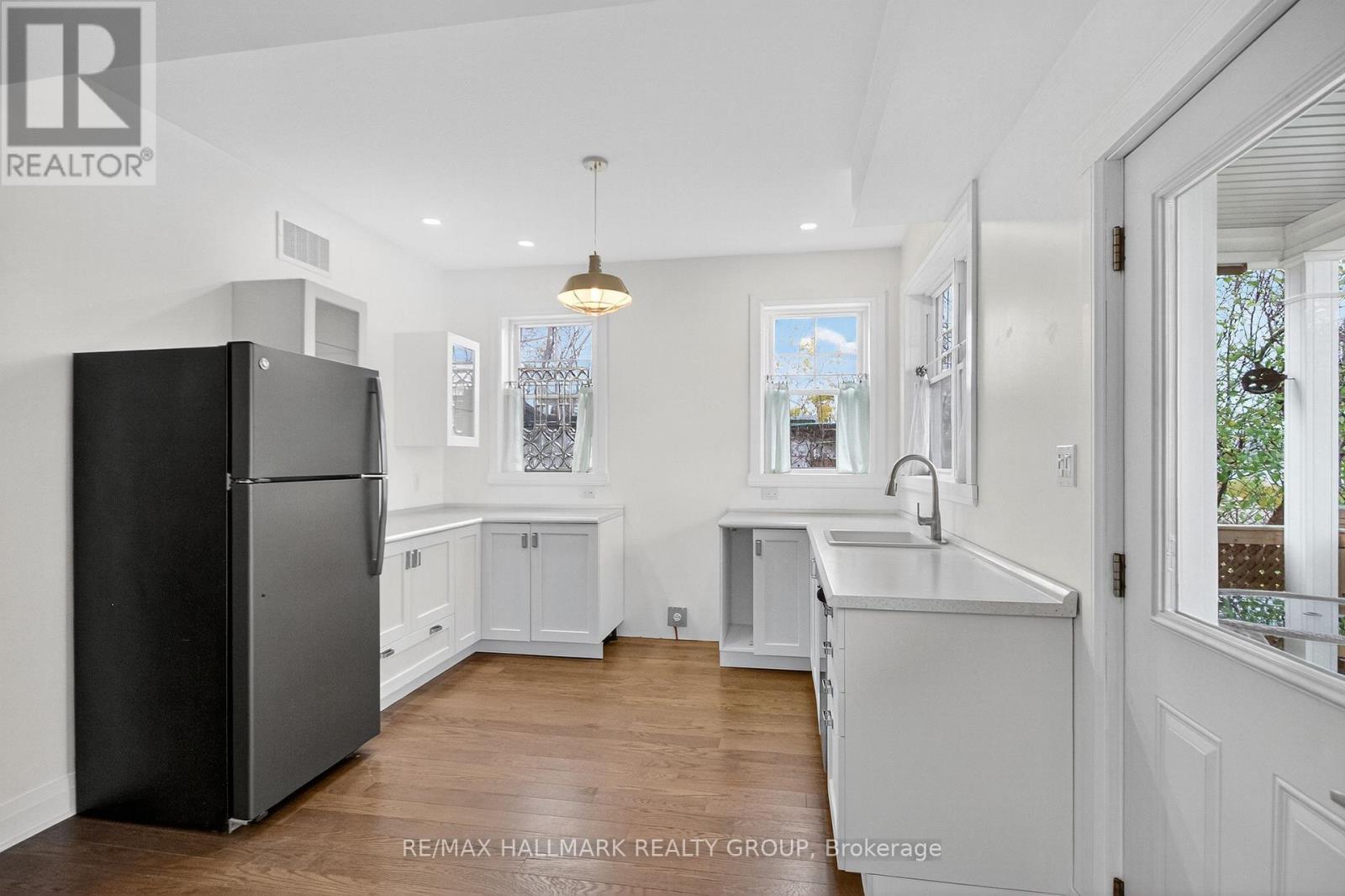 500 Bayview Drive, Ottawa, ON - Indoor Photo Showing Kitchen