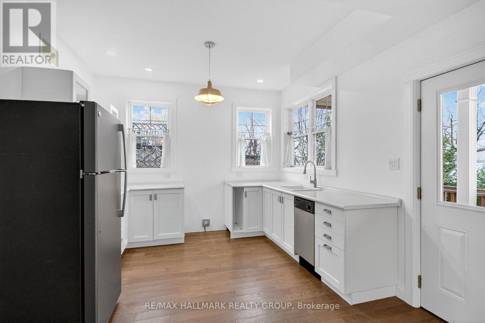 500 Bayview Drive, Ottawa, ON - Indoor Photo Showing Kitchen