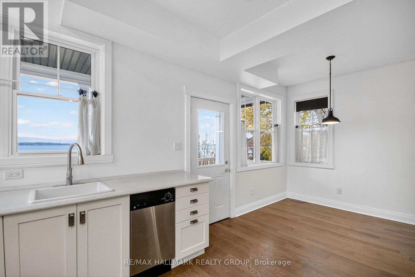500 Bayview Drive, Ottawa, ON - Indoor Photo Showing Kitchen
