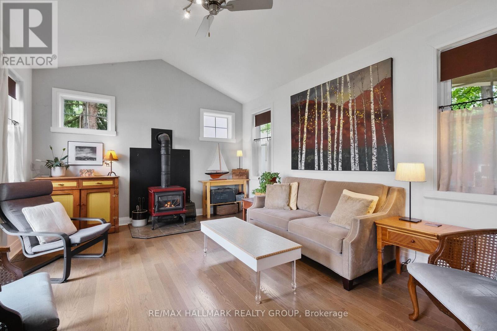 500 Bayview Drive, Ottawa, ON - Indoor Photo Showing Living Room