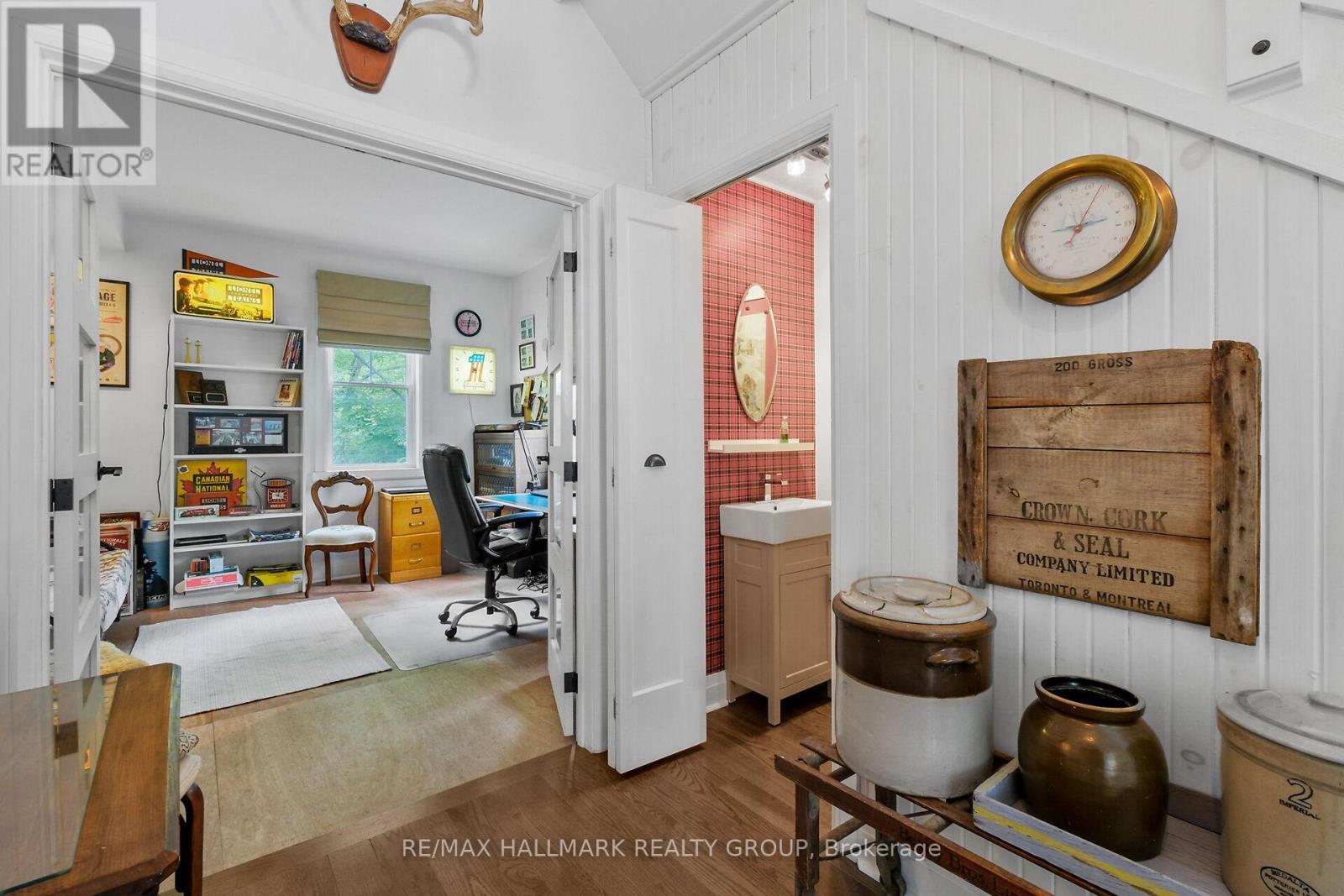 500 Bayview Drive, Ottawa, ON - Indoor