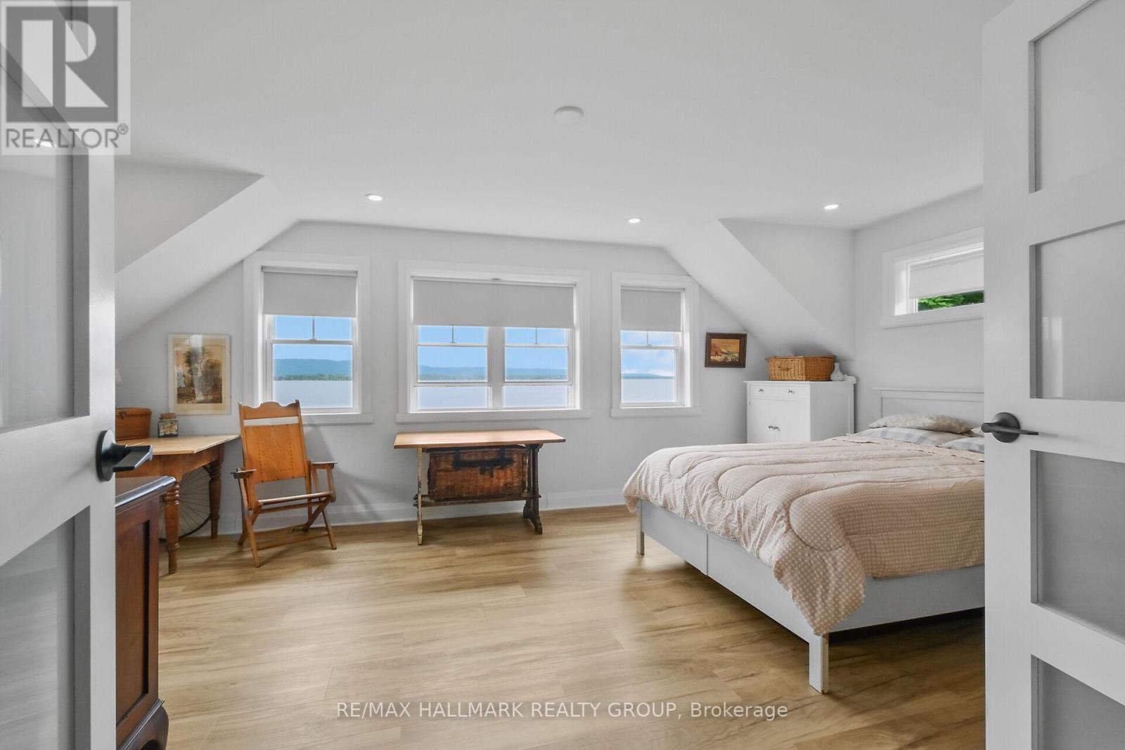 500 Bayview Drive, Ottawa, ON - Indoor Photo Showing Bedroom