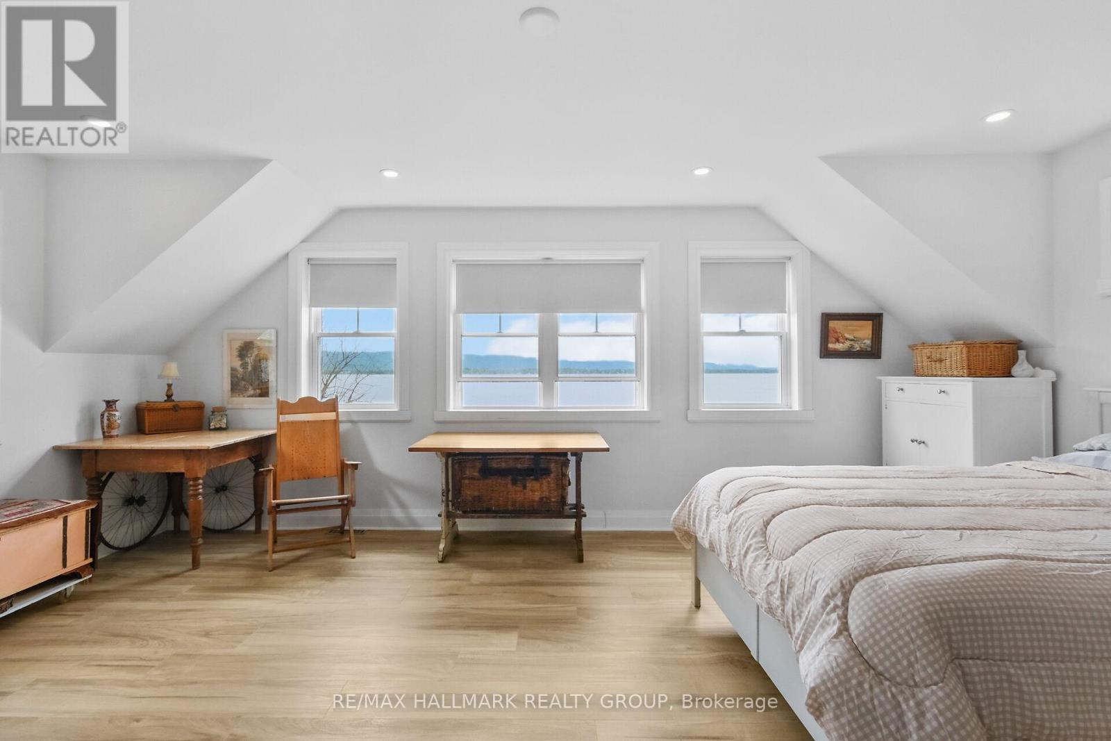 500 Bayview Drive, Ottawa, ON - Indoor Photo Showing Bedroom