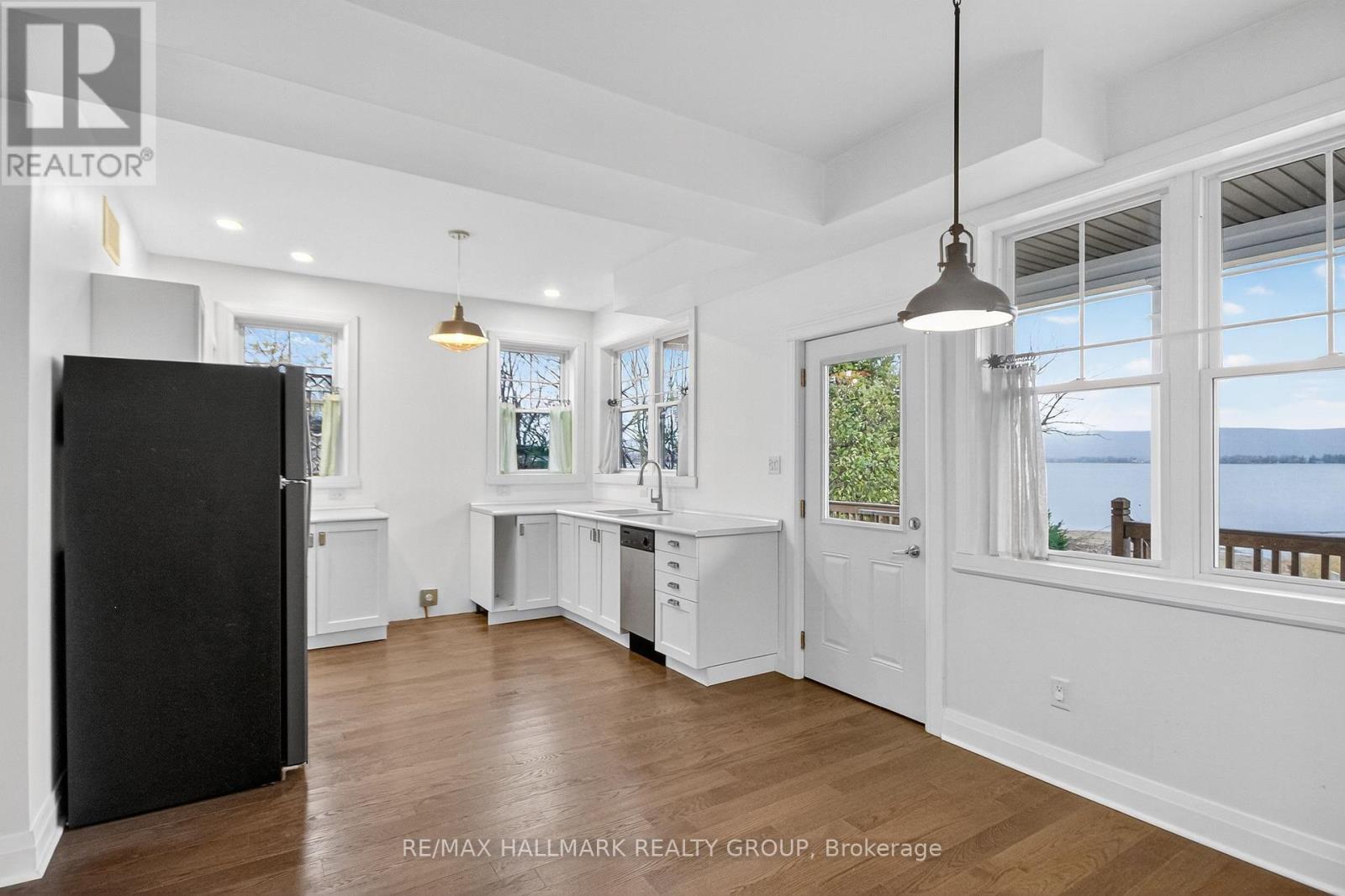 500 Bayview Drive, Ottawa, ON - Indoor