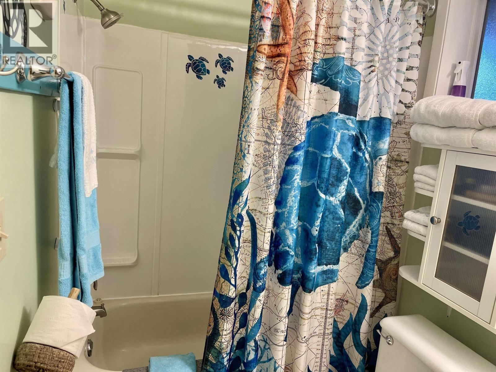 259 20 Mackenzie Highway, Hagensborg, BC - Indoor Photo Showing Bathroom