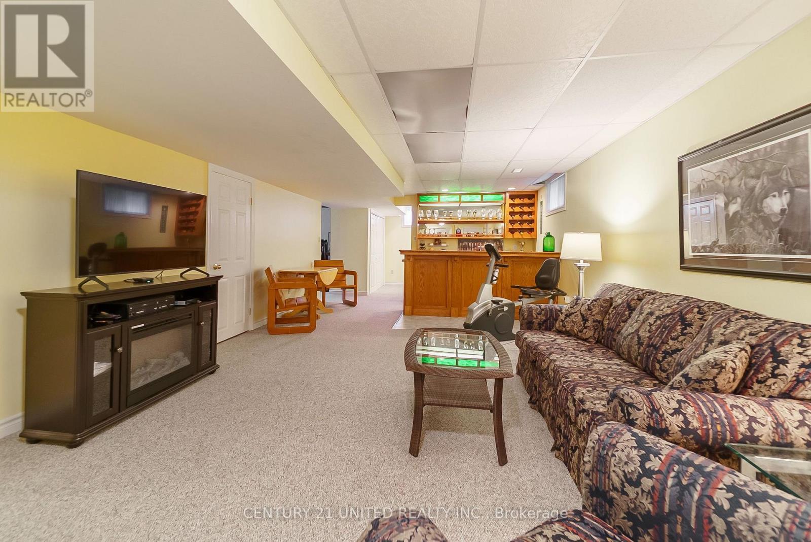 1656 Champlain Drive, Peterborough (Northcrest Ward 5), ON - Indoor Photo Showing Living Room