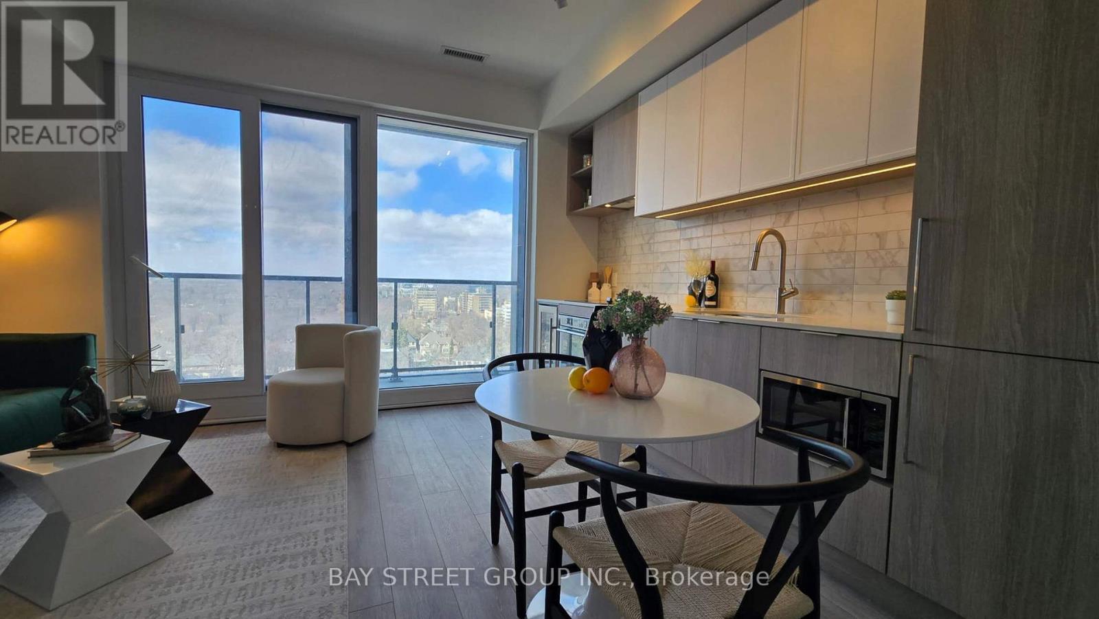 1909 - 2020 Bathurst Street, Toronto, ON - Indoor