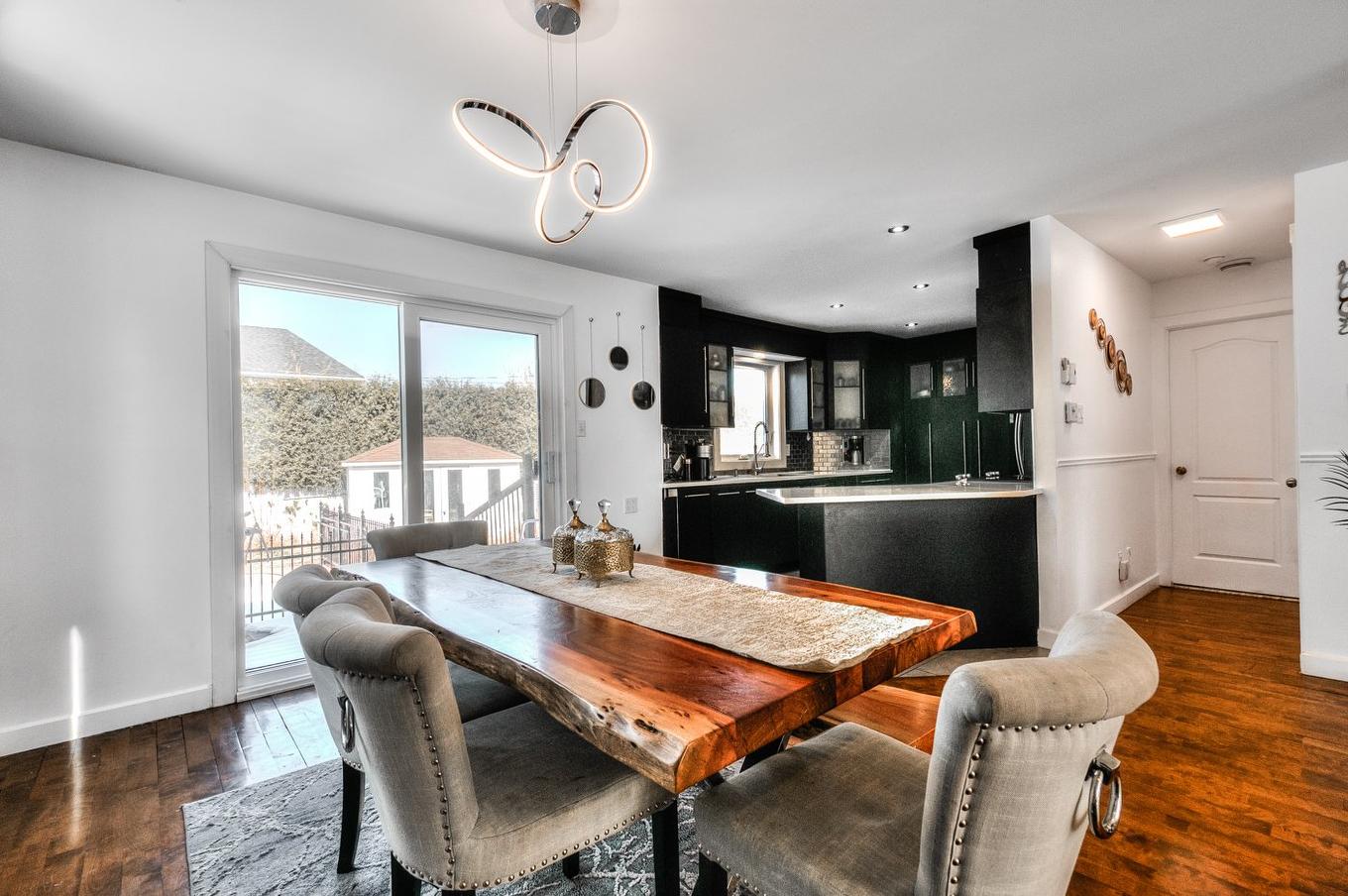 Salon - 18 Place De Fontenay, Sainte-Julie, QC - Indoor Photo Showing Dining Room