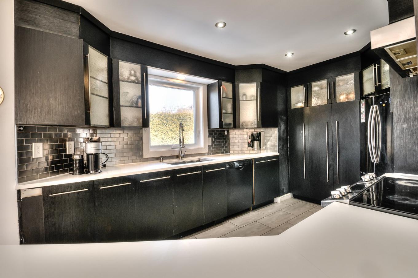 Cuisine - 18 Place De Fontenay, Sainte-Julie, QC - Indoor Photo Showing Kitchen With Upgraded Kitchen