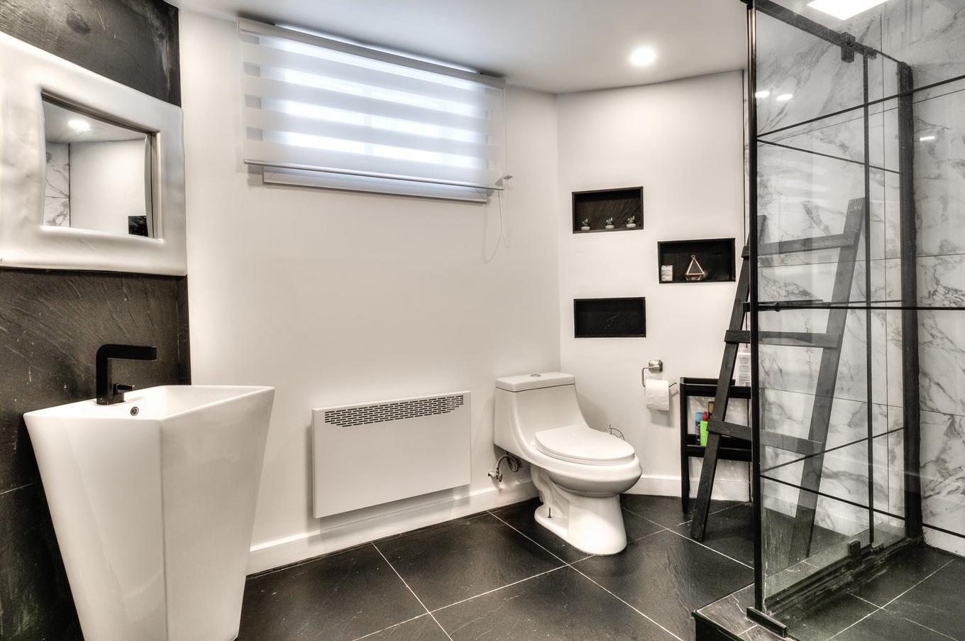 Salle de bains - 18 Place De Fontenay, Sainte-Julie, QC - Indoor Photo Showing Bathroom