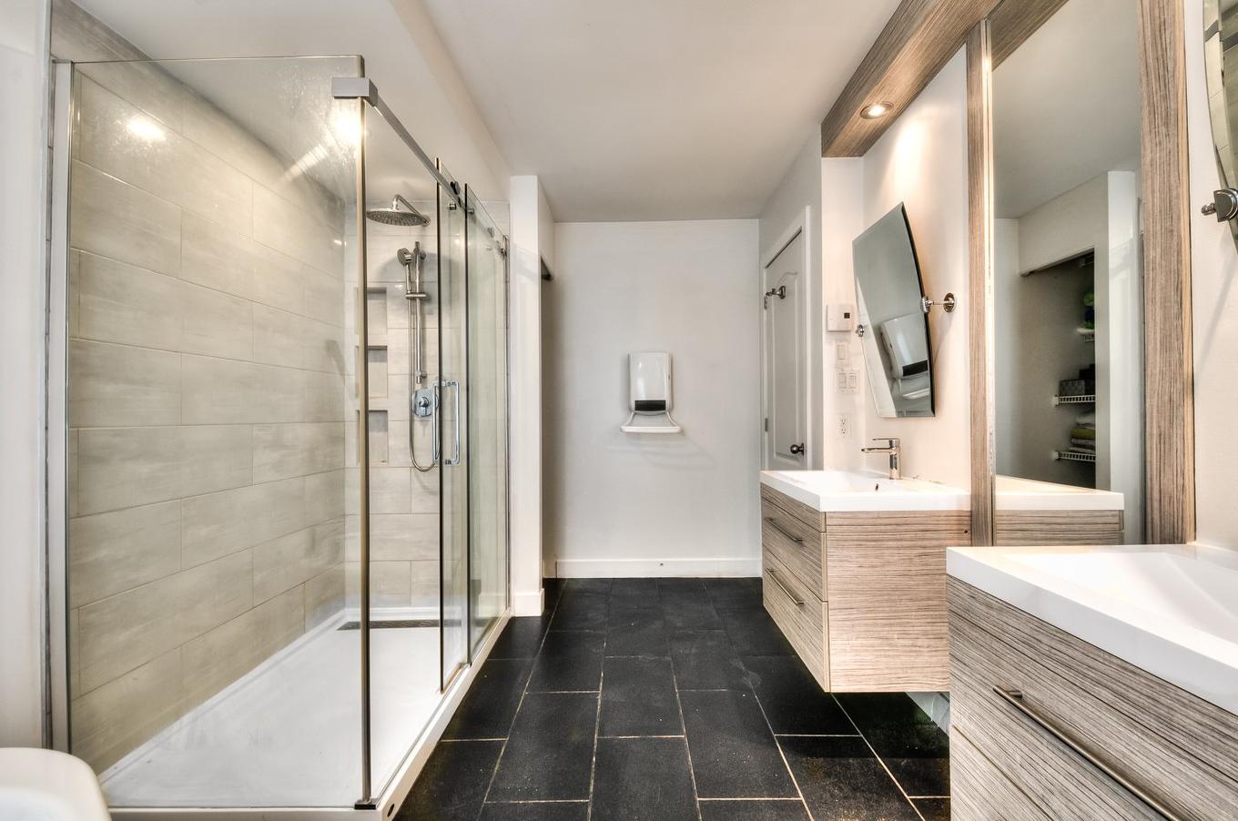 Salle de bains - 18 Place De Fontenay, Sainte-Julie, QC - Indoor Photo Showing Bathroom