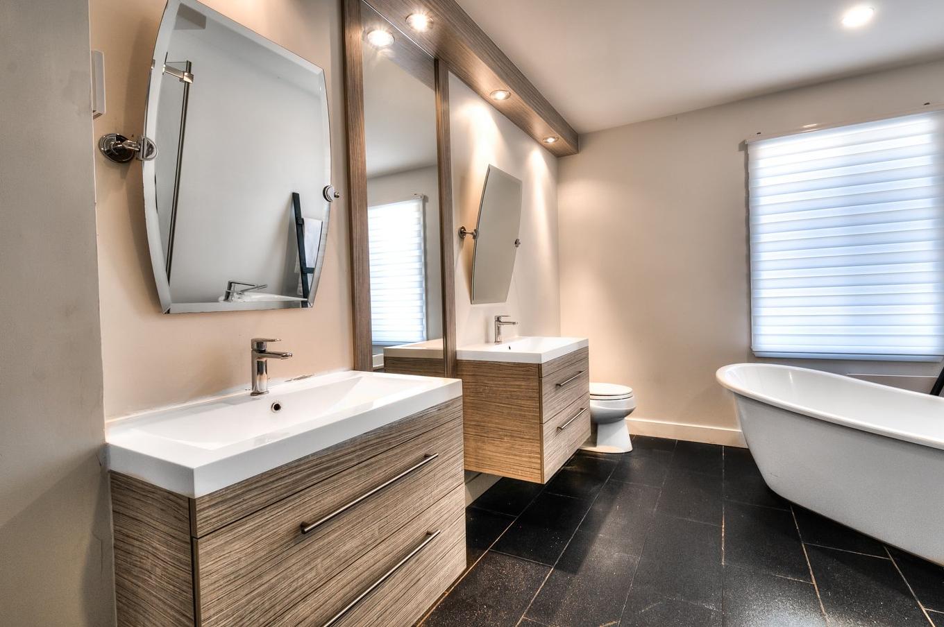 Salle de bains - 18 Place De Fontenay, Sainte-Julie, QC - Indoor Photo Showing Bathroom