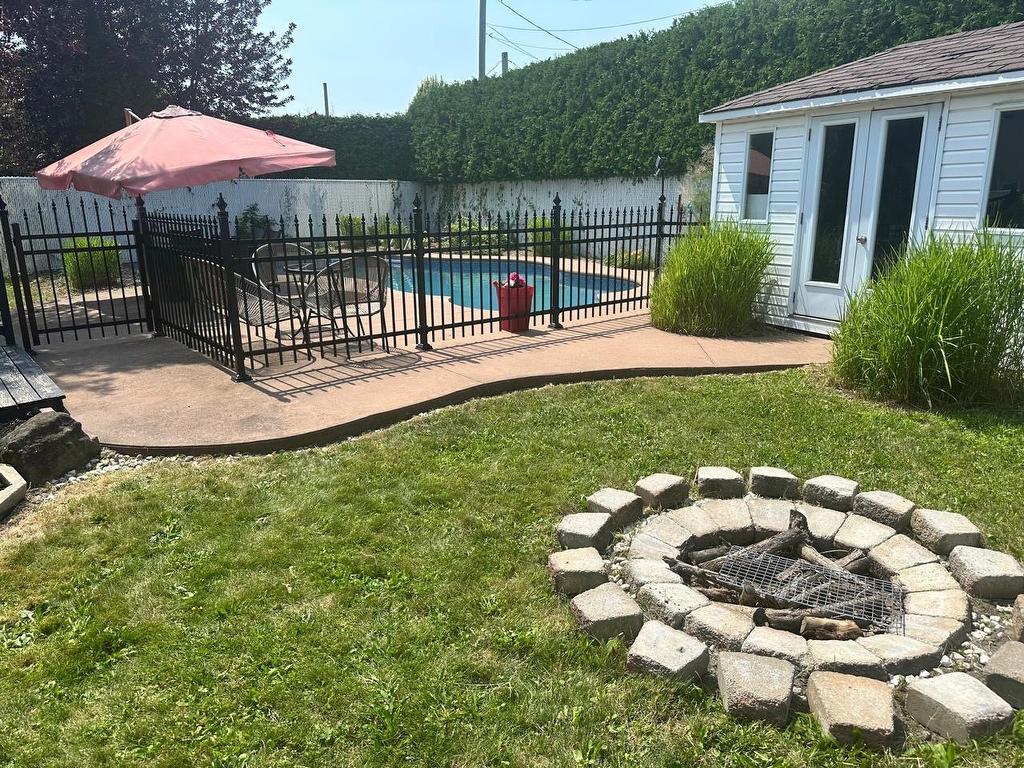 Jardin - 18 Place De Fontenay, Sainte-Julie, QC - Outdoor