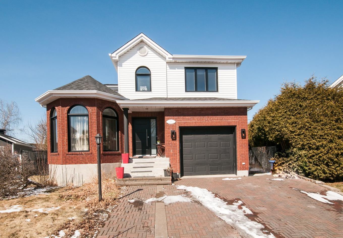 Façade - 18 Place De Fontenay, Sainte-Julie, QC - Outdoor With Facade